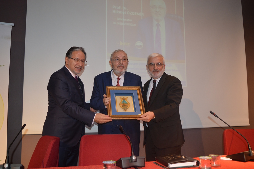 ‘’Ömrünü Vakfa Adayan Vakıf İnsan: Prof. Dr. Hikmet ÖZDEMİR’’